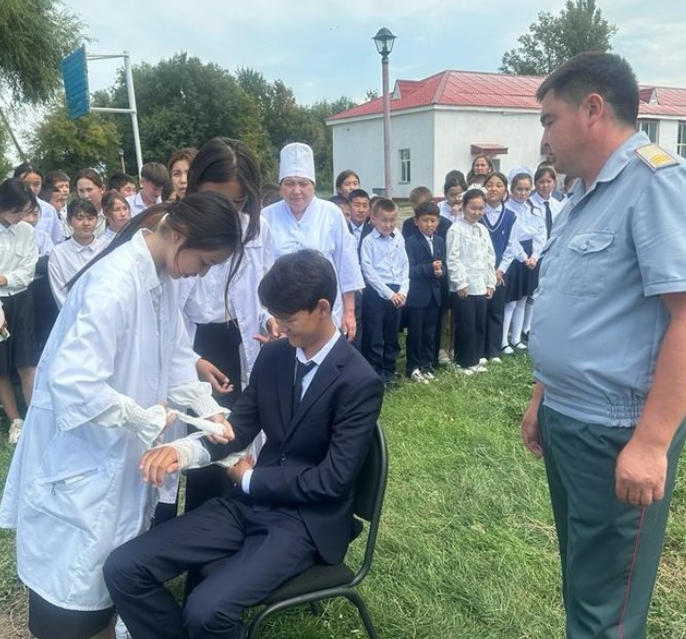 Жетісу орта мектебінде оқушылар арасында өрт қауіпсіздігі негізінде оқу-жаттығу жұмыстары жүргізілді.